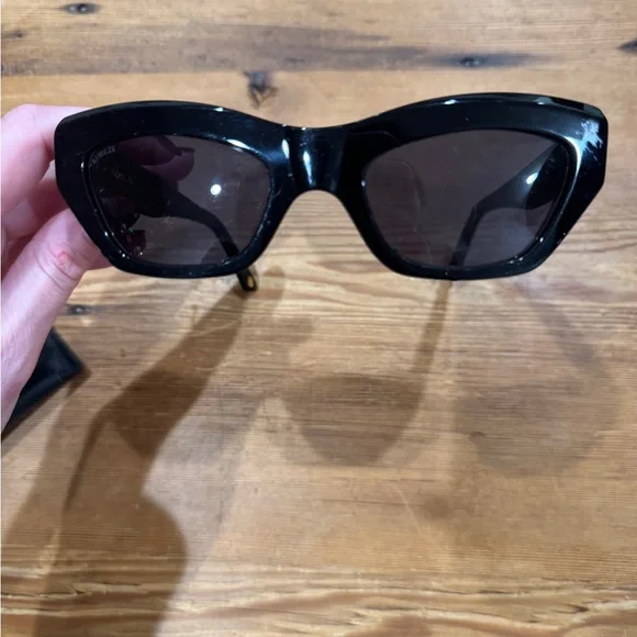 Kimeze “Concept 3” Cateye Sunglasses in Black - joarbit.com display picture 1